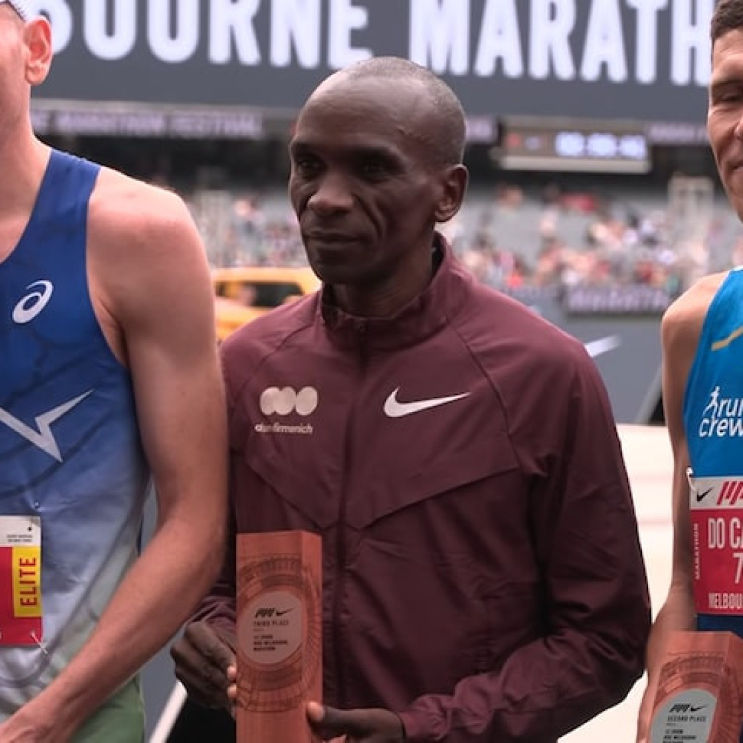 Kipchoge Shatters Melbourne Marathon Record with 2:09:10 Finish